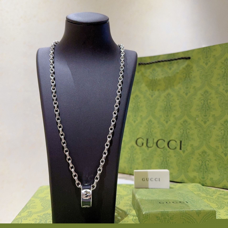 G*u*i necklaces